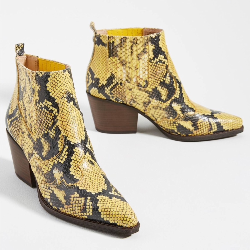 Sam Edelman Winona Snake Ankle Boots 5.5